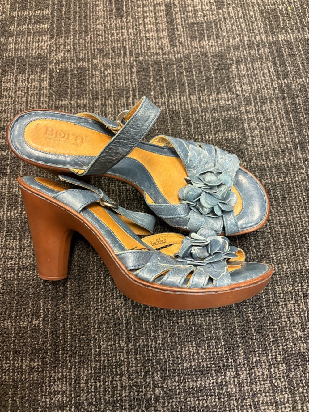 Born leather slide heel sandals flower blue sz 9
